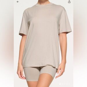 SKIMS Short Sleeve Tee in Light Taupe